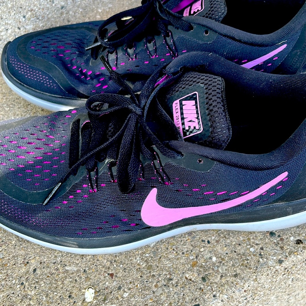 Good shape. Women’s Nike running shoes. Tread barely worn.